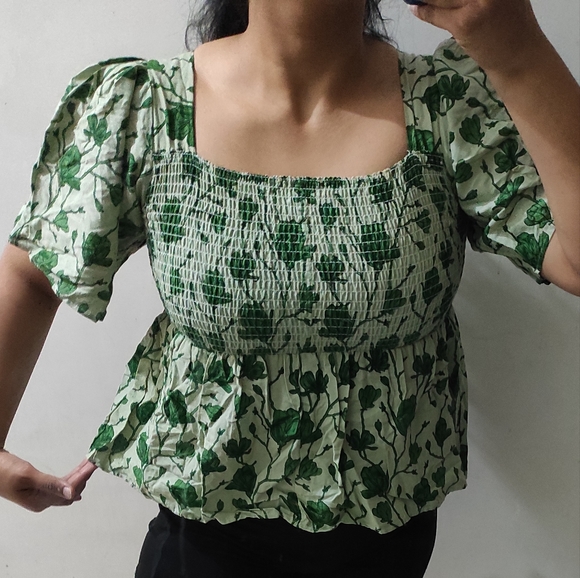 Green Square Neck Smocked Top 💚 - Picture 13 of 13